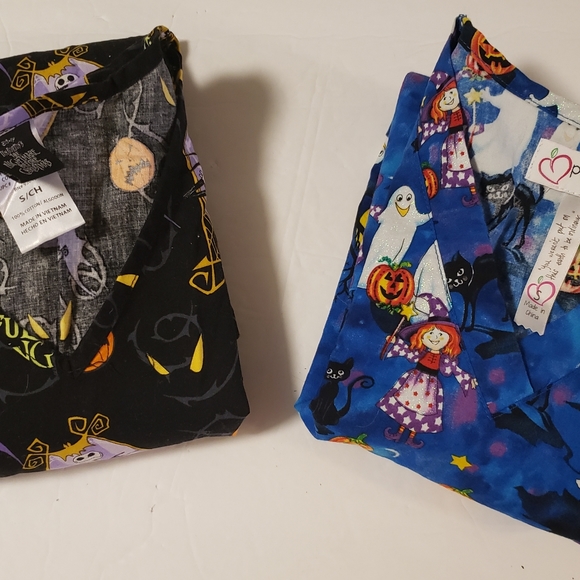 Lot Of 2 Halloween Womens Scrubs Size Small Nightmare Before Christmas & Ghosts - Picture 11 of 11